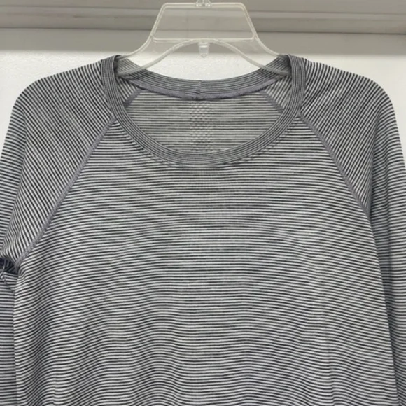 Lululemon Swiftly Tech Long Sleeve 2.0 Tempo Stripe EUC - Picture 5 of 11